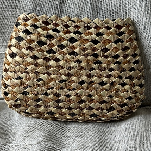 Handcrafted Uganda Made Banana Leaf & Palm Leaf Handwoven Zipper Clutch NWOT - Picture 5 of 10